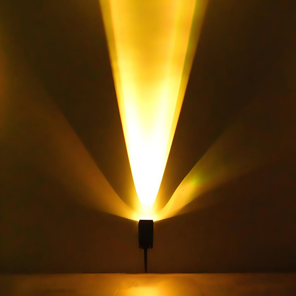 Solar Zoom Garden Spotlight – dramatic light beam pattern against a dark wall